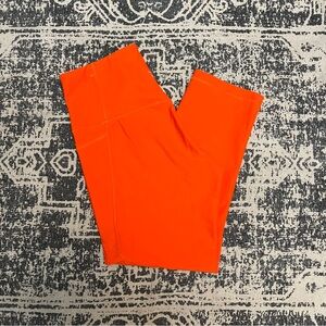 Old Navy sport short cropped legging.